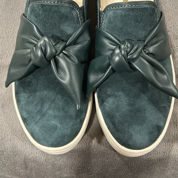 NWOT Spenco slip on green suede shoes with bow. Size 8 1/2. Excellent condition - Picture 6 of 6